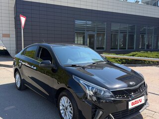 2021 Kia Rio IV Рестайлинг, чёрный, 1680000 рублей, вид 3