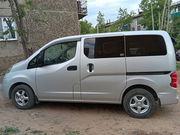 2012 Nissan NV200, серебристый, 900000 рублей - вид 3