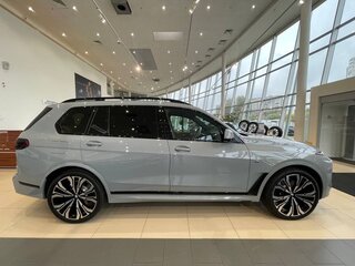 2026 BMW X7 40d I (G07) Рестайлинг, серый, 18900000 рублей, вид 4