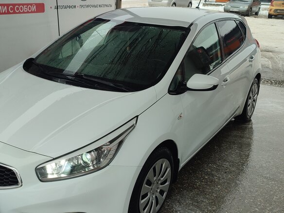 2013 Kia Ceed II, белый, 950000 рублей
