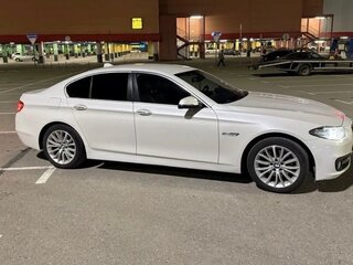 2013 BMW 5 серии 528i xDrive VI (F10/F11/F07) Рестайлинг, белый, 1900000 рублей, вид 4