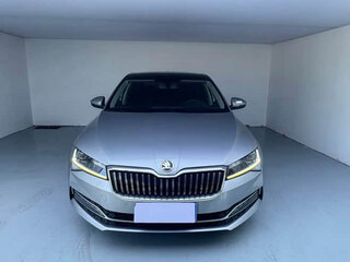 2022 Skoda Superb III Рестайлинг, белый, 1650000 рублей, вид 1