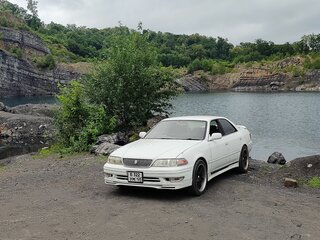 1998 Toyota Mark II VIII (X100), белый, 670000 рублей, вид 3