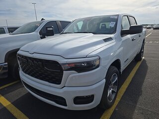 2025 Ram 1500 Crew Cab eTorque V Рестайлинг, белый, 6300000 рублей, вид 1