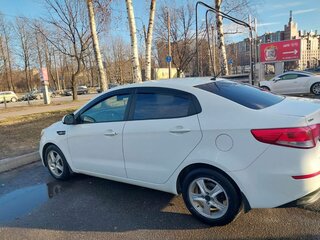 2015 Kia Rio III Рестайлинг, белый, 680000 рублей, вид 4