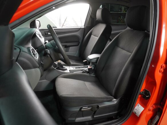 2010 Ford Focus II Рестайлинг, красный - вид 9