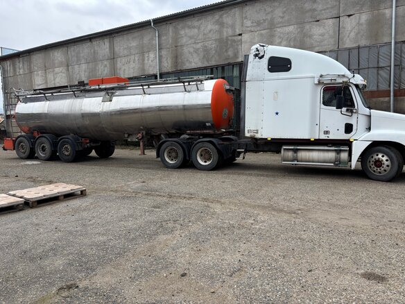 1999 Freightliner FLC, белый, 1100000 рублей - вид 9