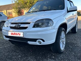 2018 Chevrolet Niva I Рестайлинг, белый, 900000 рублей, вид 1
