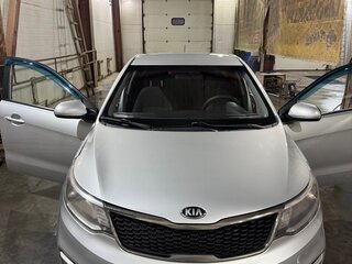 2015 Kia Rio III Рестайлинг, серебристый, 540000 рублей, вид 2