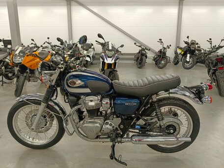2021 Kawasaki W 800, синий, 880000 рублей, вид 4