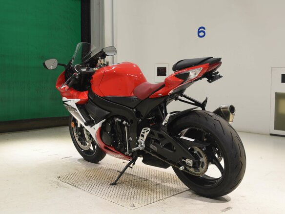 2013 Suzuki GSX-R 600, красный - вид 2