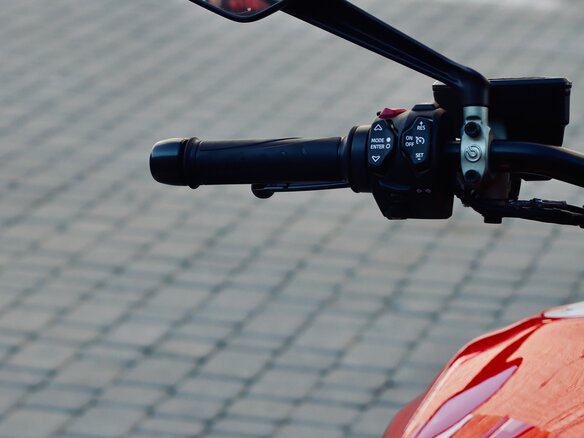 2024 Ducati Diavel V4, красный, 2419787 рублей - вид 16