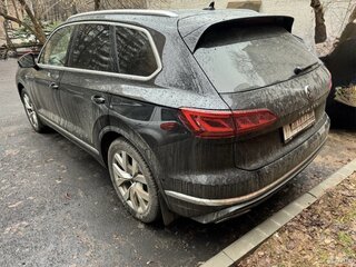 2021 Volkswagen Touareg III, чёрный, 7049000 рублей, вид 5