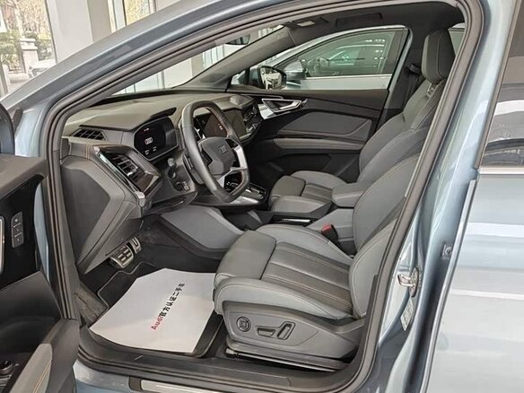 2024 Audi Q4 e-tron 40 I, серебристый - вид 5