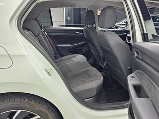 2023 Volkswagen Golf VIII, белый, 2890000 рублей, вид 5