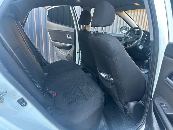 2012 Kia Rio 4-speed III, белый, 710000 рублей - вид 8