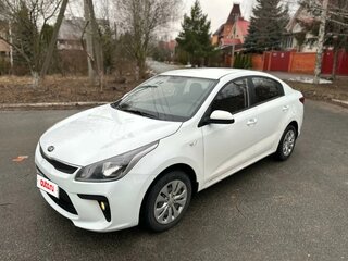 2019 Kia Rio IV, белый, 1050000 рублей, вид 1