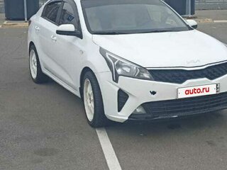 2022 Kia Rio IV Рестайлинг, белый, 1300000 рублей, вид 2