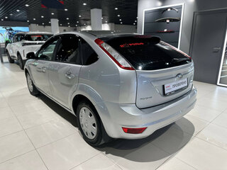 2009 Ford Focus II Рестайлинг, серебристый, 468000 рублей, вид 4