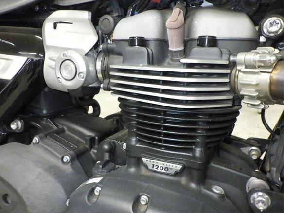 2020 Triumph Speed Twin, серый, 900000 рублей - вид 8