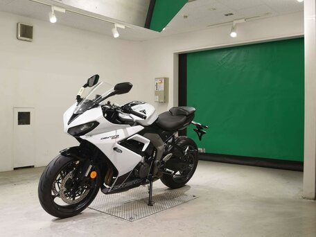 2024 Triumph Daytona 660, белый, 877000 рублей, вид 4
