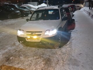 2009 Chevrolet Niva I Рестайлинг, белый, 370000 рублей, вид 3