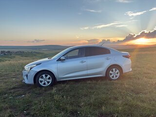 2021 Kia Rio IV Рестайлинг, серый, 1550000 рублей, вид 5