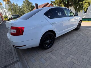 2017 Skoda Octavia III (A7) Рестайлинг, белый, 1600000 рублей, вид 4