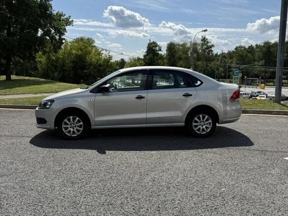 2013 Volkswagen Polo V, серебристый, 850000 рублей - вид 9