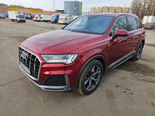 2020 Audi Q7 45 TDI II (4M) Рестайлинг, красный, 4950000 рублей, вид 2