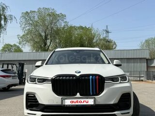 2022 BMW X7 40i I (G07), белый, 8000000 рублей, вид 3