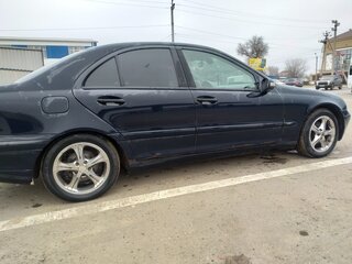 2004 Mercedes-Benz C-Класс 180 II (W203) Рестайлинг, синий, 400000 рублей, вид 4