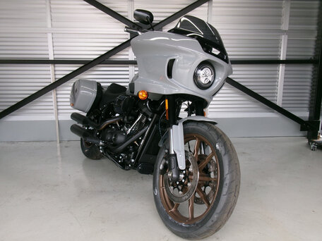 2024 Harley-Davidson Low Rider ST, серый, 1950000 рублей, вид 3