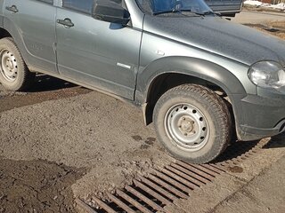 2015 Chevrolet Niva I Рестайлинг, серый, 650000 рублей, вид 2