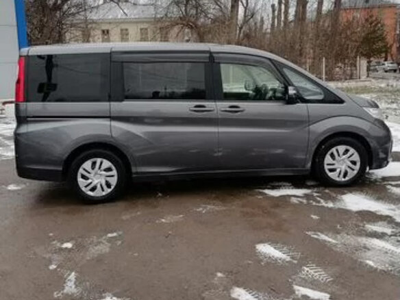 2017 Honda Stepwgn V Рестайлинг, серый, 1950000 рублей - вид 5