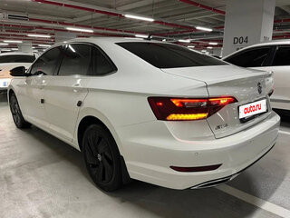 2021 Volkswagen Jetta VII Рестайлинг, белый, 1555155 рублей, вид 4