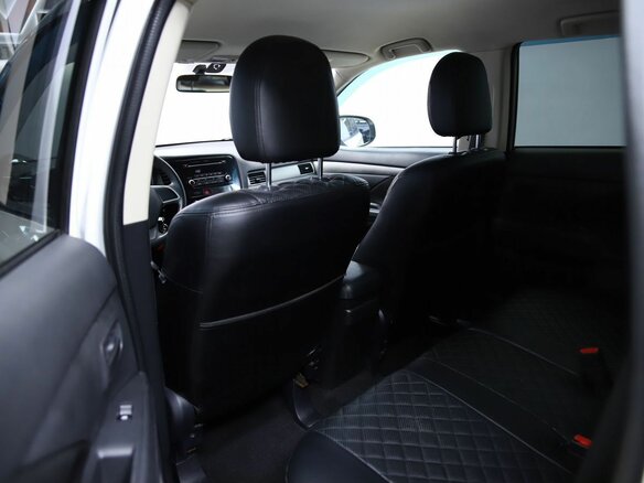 2015 Mitsubishi Outlander III Рестайлинг 2, белый - вид 10
