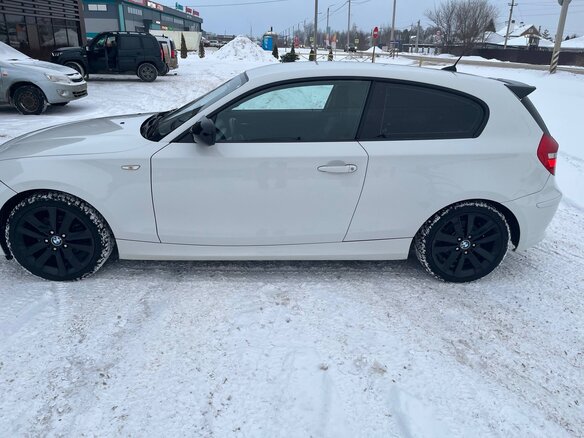 2010 BMW 1 серии 116i I (E81/E82/E87/E88) Рестайлинг, белый, 900000 рублей - вид 21