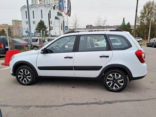 2026 Lada (ВАЗ) Granta Cross I Рестайлинг, белый, 1256900 рублей, вид 2