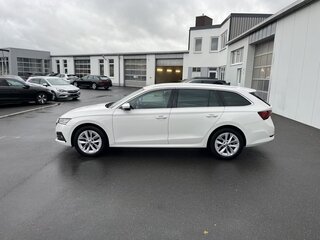 2023 Skoda Octavia IV (A8), белый, 2892000 рублей, вид 3