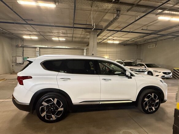 2023 Hyundai Santa Fe IV Рестайлинг, белый, 4750000 рублей - вид 3