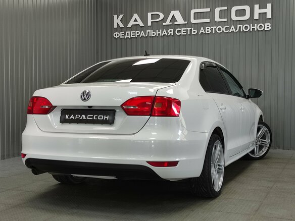 2013 Volkswagen Jetta VI, белый - вид 1