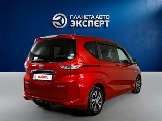 2018 Honda Freed II, красный, 1520000 рублей, вид 4