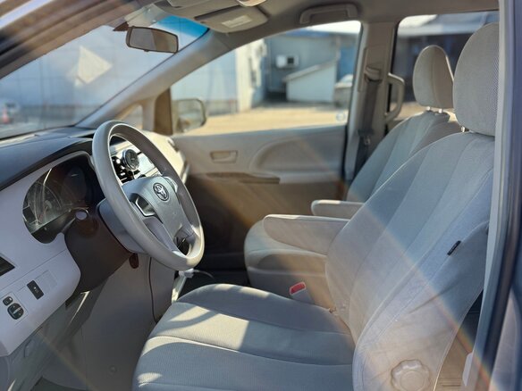 2012 Toyota Sienna III, серый, 1999999 рублей - вид 13