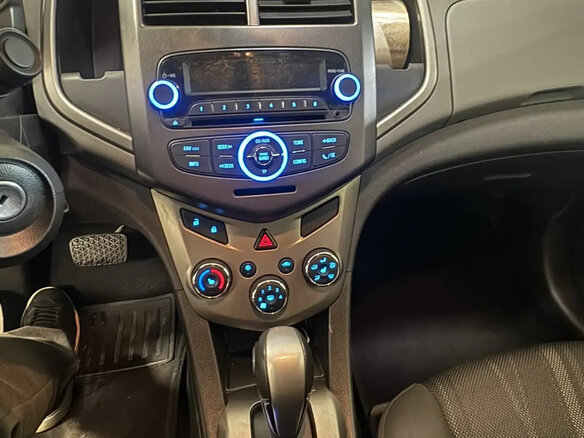 2013 Chevrolet Aveo II, серый, 750000 рублей - вид 5