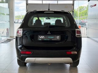 2014 Mitsubishi Outlander III, чёрный, 997000 рублей, вид 4