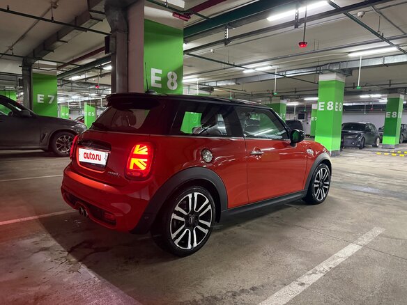 2021 Mini Hatch Cooper S III (F55/F56) Рестайлинг, оранжевый, 3700000 рублей - вид 5