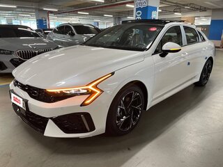 2026 Kia K5 III Рестайлинг, белый, 3199100 рублей, вид 2