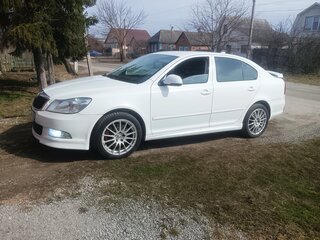 2009 Skoda Octavia II (A5) Рестайлинг, белый, 720000 рублей, вид 4