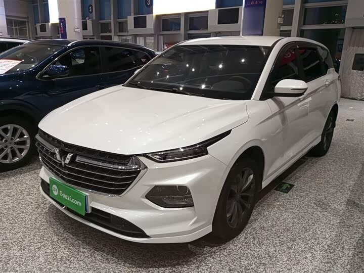 Открыть фотографии: Wuling Victory